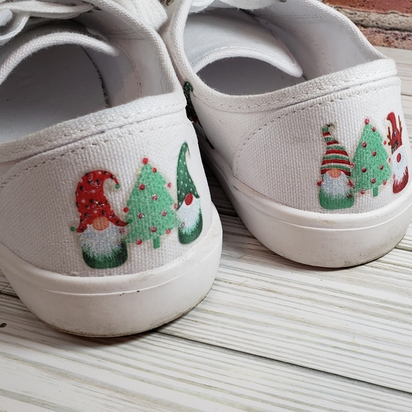 Women's Time and Tru white canvas shoes Christmas gnome decorated size 8½ (sg1) - Picture 5 of 8